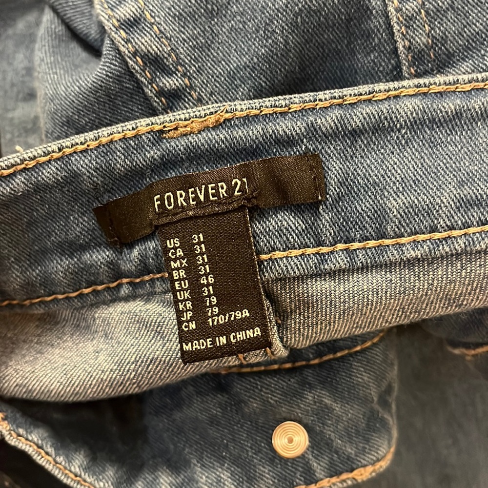 Forever 21 size 31 jeans. New without tags.